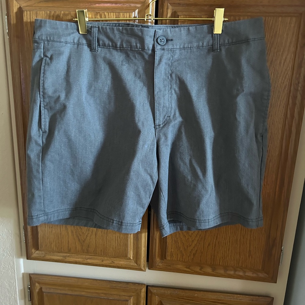 Columbia Men's Gray Flat Front Shorts